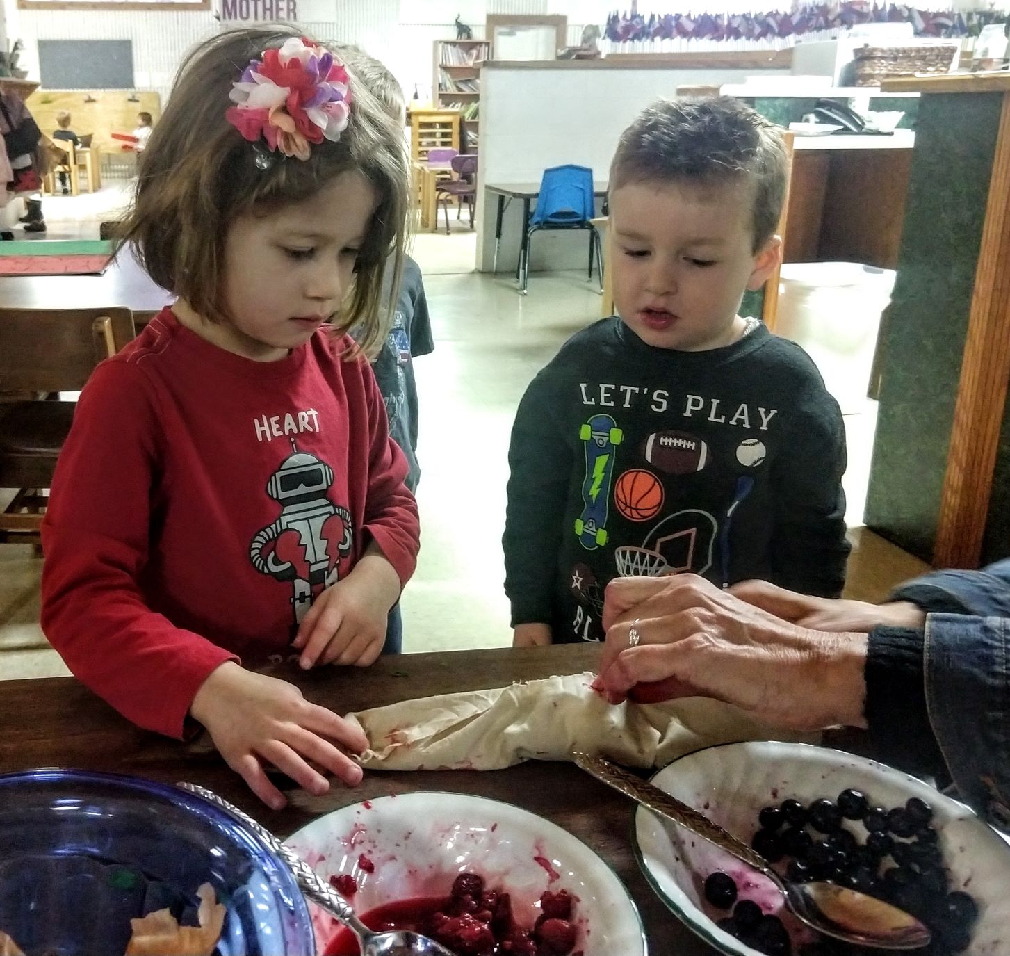 Egg Coloring – Maple Tree Montessori Academy