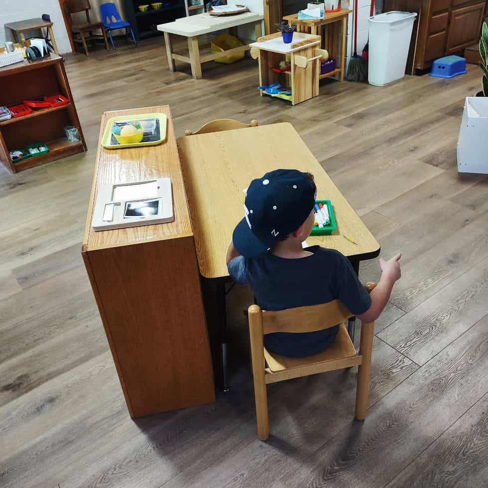 Primary Student Desk Sq
